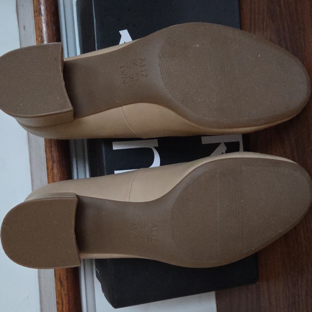 Naturalizer Donelle block heel pump in Tender Taupe size 6.5 - Picture 6 of 6